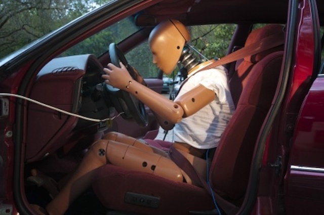 【駕輛技術篇】顛覆汽車發展的技術──安全帶