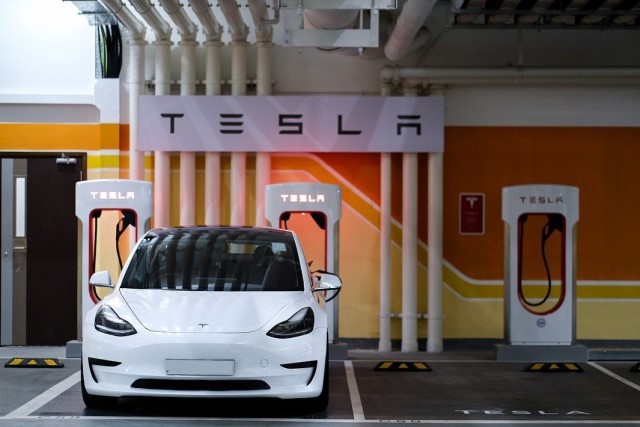 【Tesla荃灣西充電站啟用】Model 3及Model Y亦都加咗價