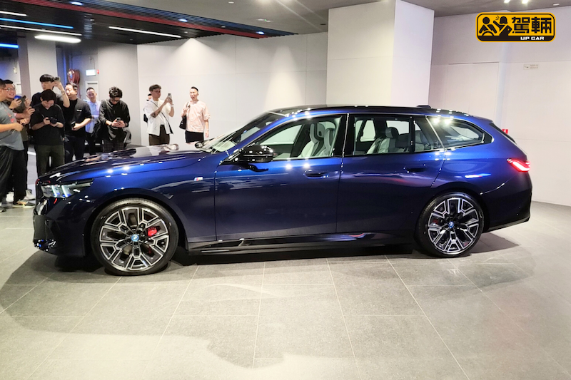 【只係比房車版貴$13,500】寶馬i5 M60 xDrive Touring香港首展